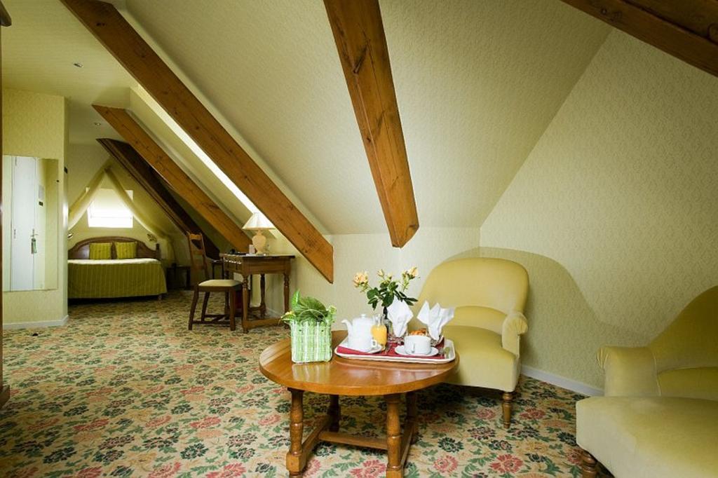 Logis - Belle Hotel, Lille-Ouest Байёль Экстерьер фото